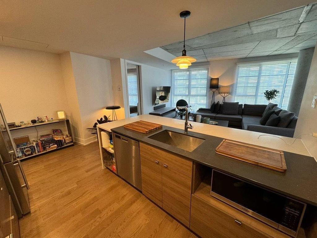 









1320


Rue Olier

, 802,
Montréal (Le Sud-Ouest),




QC
H3C0Y8

