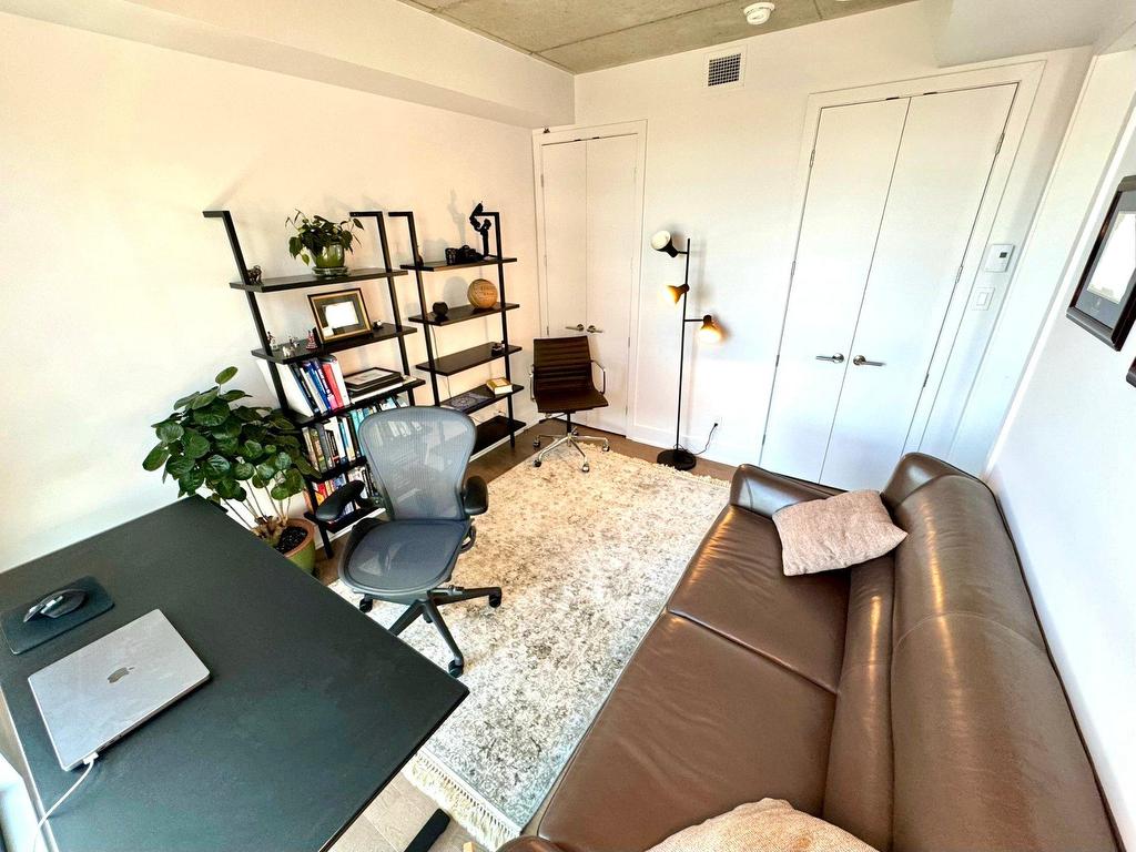 









1320


Rue Olier

, 802,
Montréal (Le Sud-Ouest),




QC
H3C0Y8

