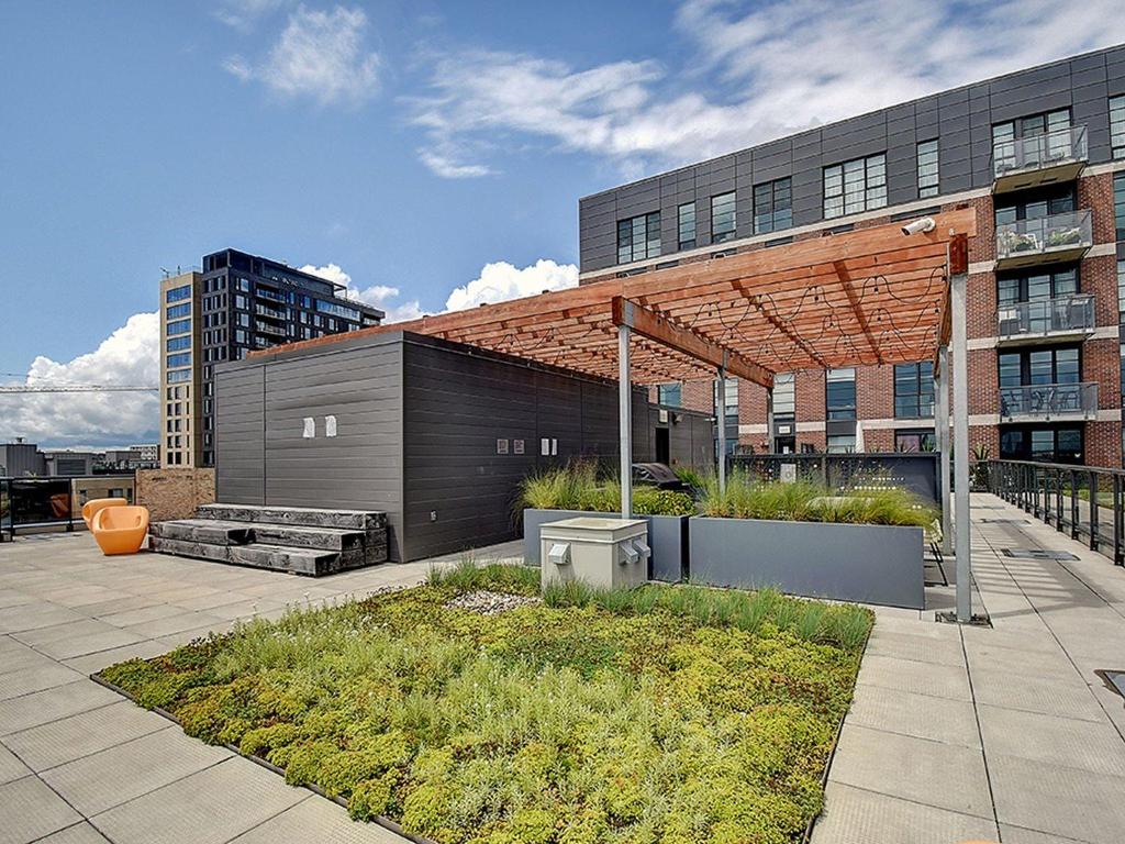 









1320


Rue Olier

, 802,
Montréal (Le Sud-Ouest),




QC
H3C0Y8

