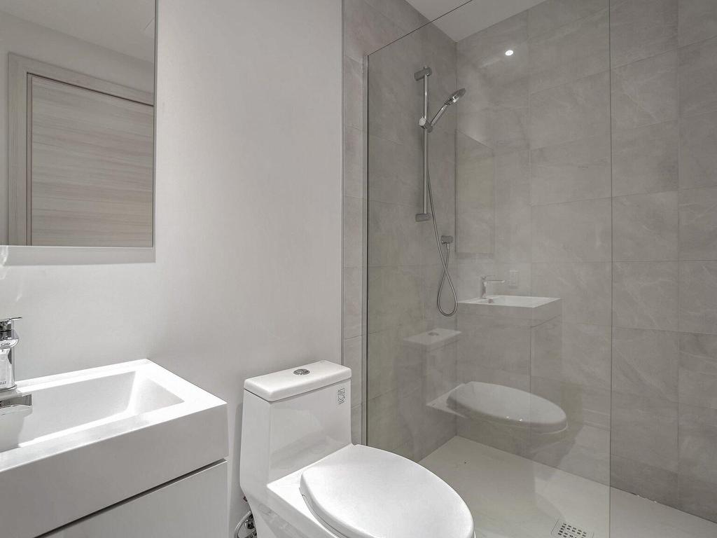 









1485


Rue des Bassins

, 821,
Montréal (Le Sud-Ouest),




QC
H3C1B7

