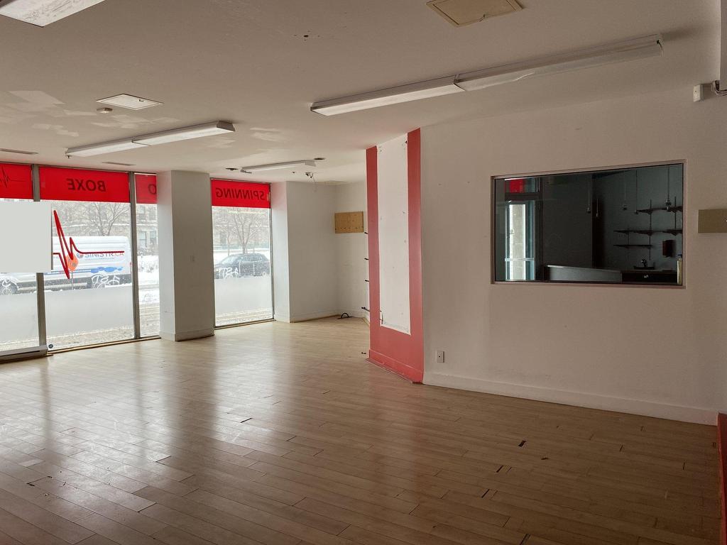 









7345


Boul. St-Laurent

, RDC,
Montréal (Villeray/Saint-Michel/Parc-Extension),




QC
H2R1W6

