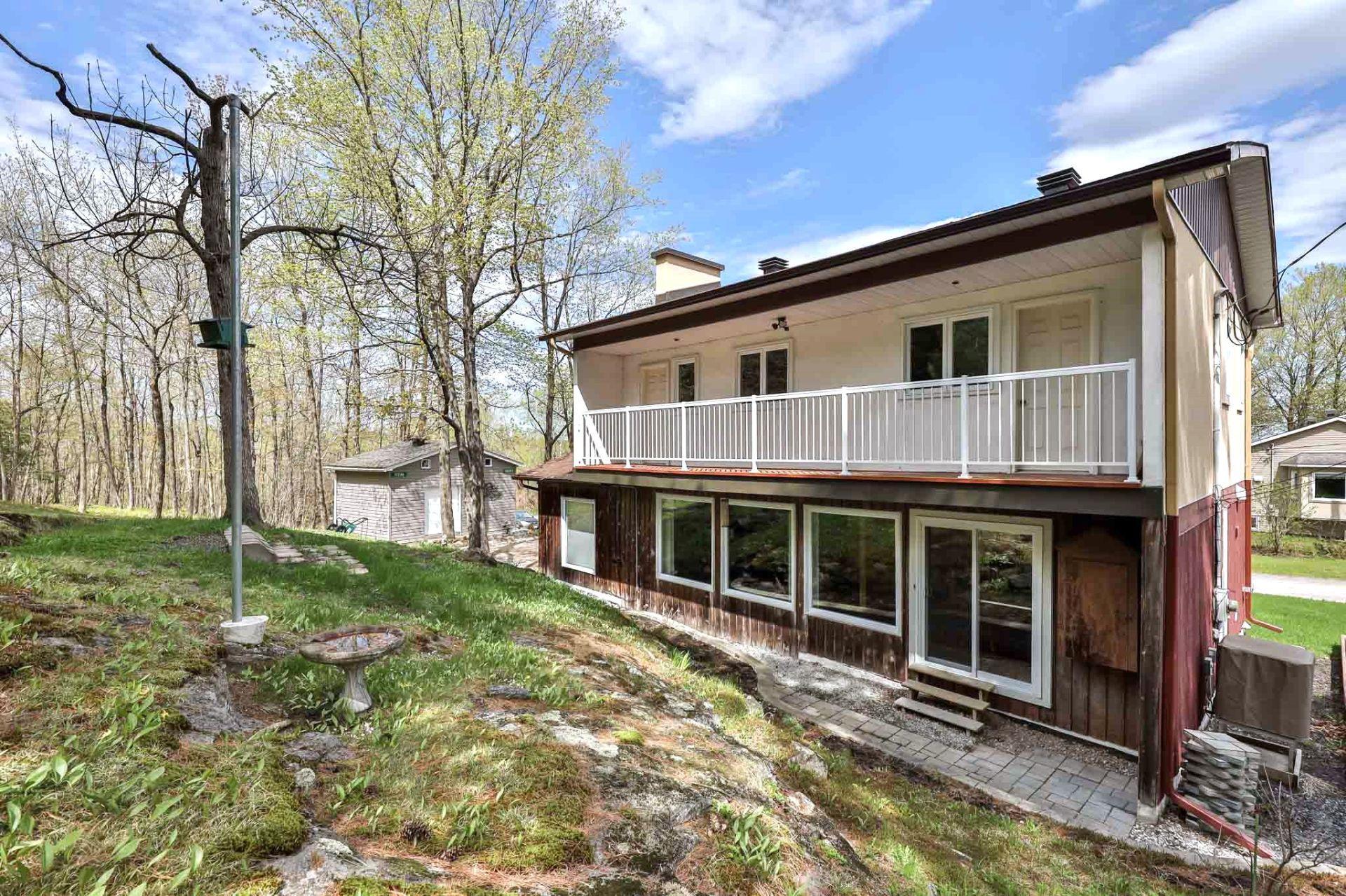 









274


Rue Maclaren O.

,
Gatineau (Buckingham),




QC
J8L1J7

