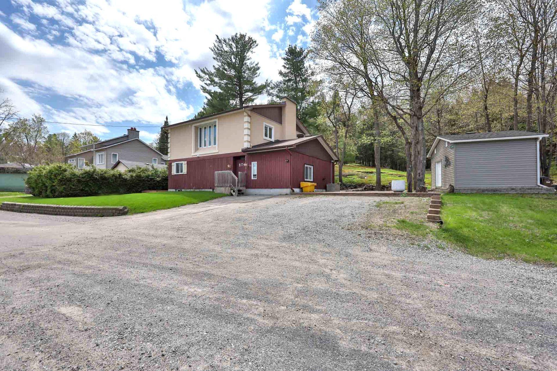 









274


Rue Maclaren O.

,
Gatineau (Buckingham),




QC
J8L1J7


