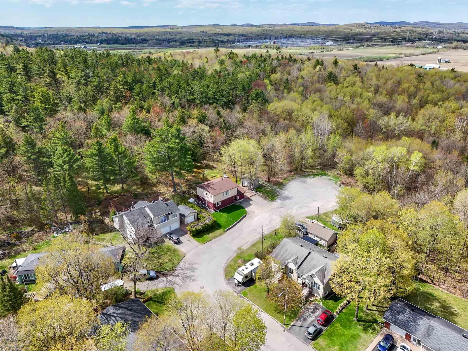 









274


Rue Maclaren O.

,
Gatineau (Buckingham),




QC
J8L1J7


