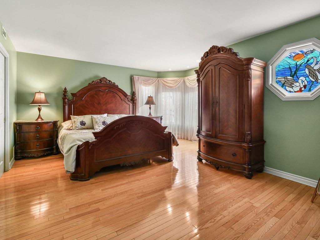 









862


Av. d'Isère

,
Saint-Lambert,




QC
J4S1Z1

