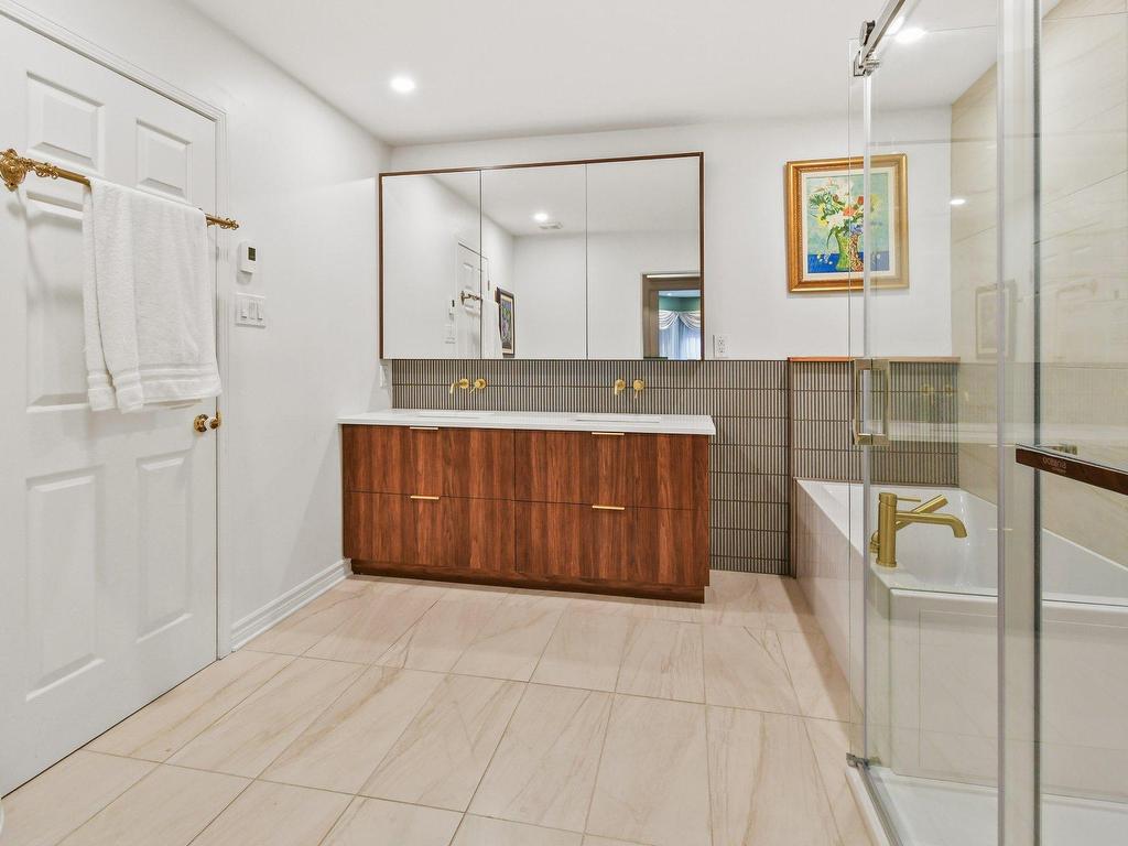 









862


Av. d'Isère

,
Saint-Lambert,




QC
J4S1Z1

