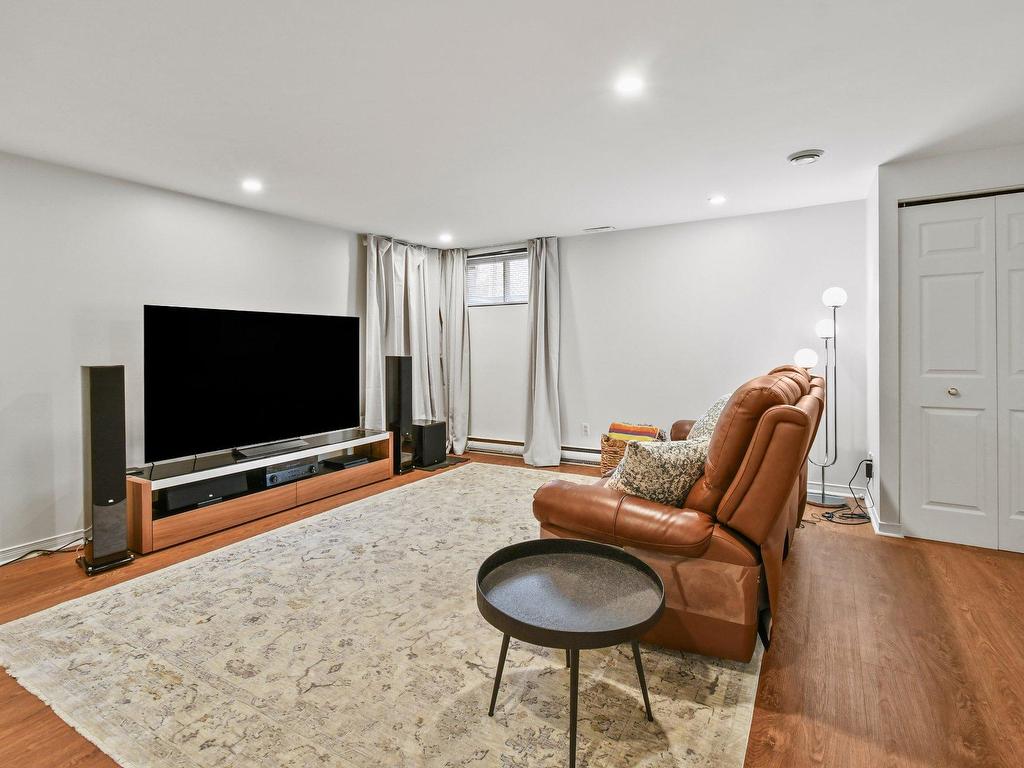 









862


Av. d'Isère

,
Saint-Lambert,




QC
J4S1Z1

