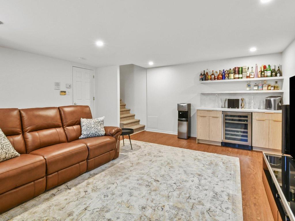 









862


Av. d'Isère

,
Saint-Lambert,




QC
J4S1Z1

