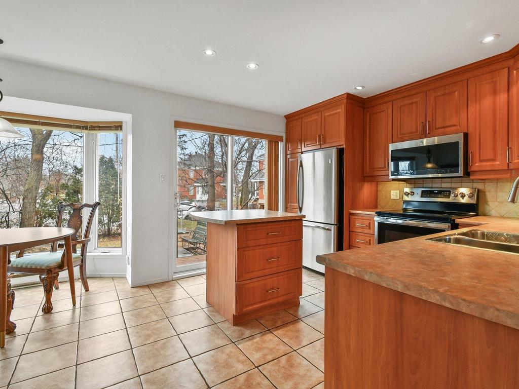 









862


Av. d'Isère

,
Saint-Lambert,




QC
J4S1Z1

