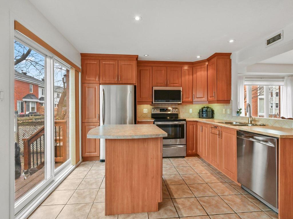 









862


Av. d'Isère

,
Saint-Lambert,




QC
J4S1Z1

