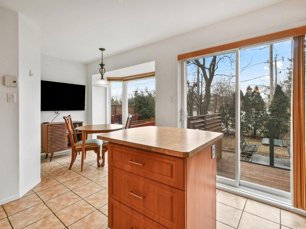 









862


Av. d'Isère

,
Saint-Lambert,




QC
J4S1Z1

