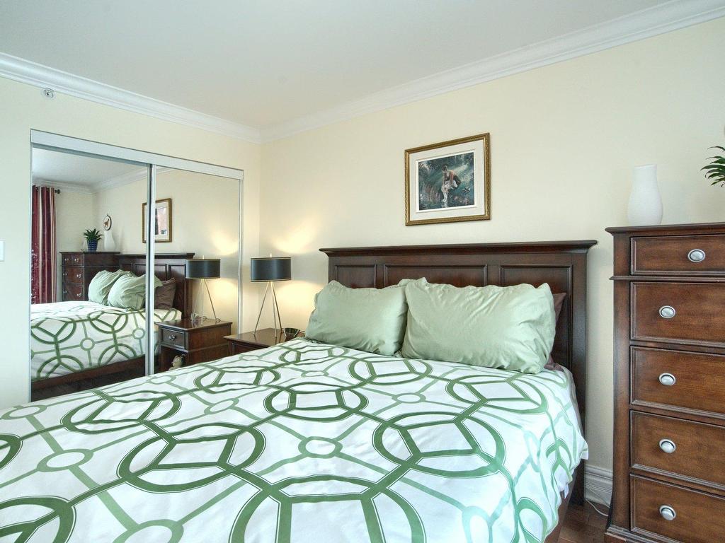 









375


Boul. Décarie

, PH8,
Montréal (Saint-Laurent),




QC
H4L0B4

