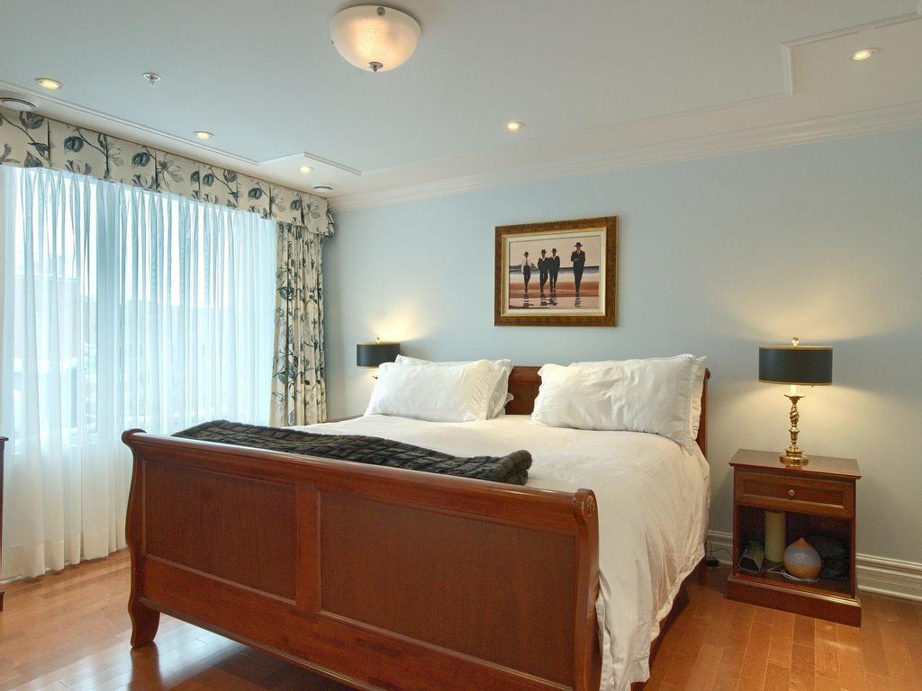 









375


Boul. Décarie

, PH8,
Montréal (Saint-Laurent),




QC
H4L0B4

