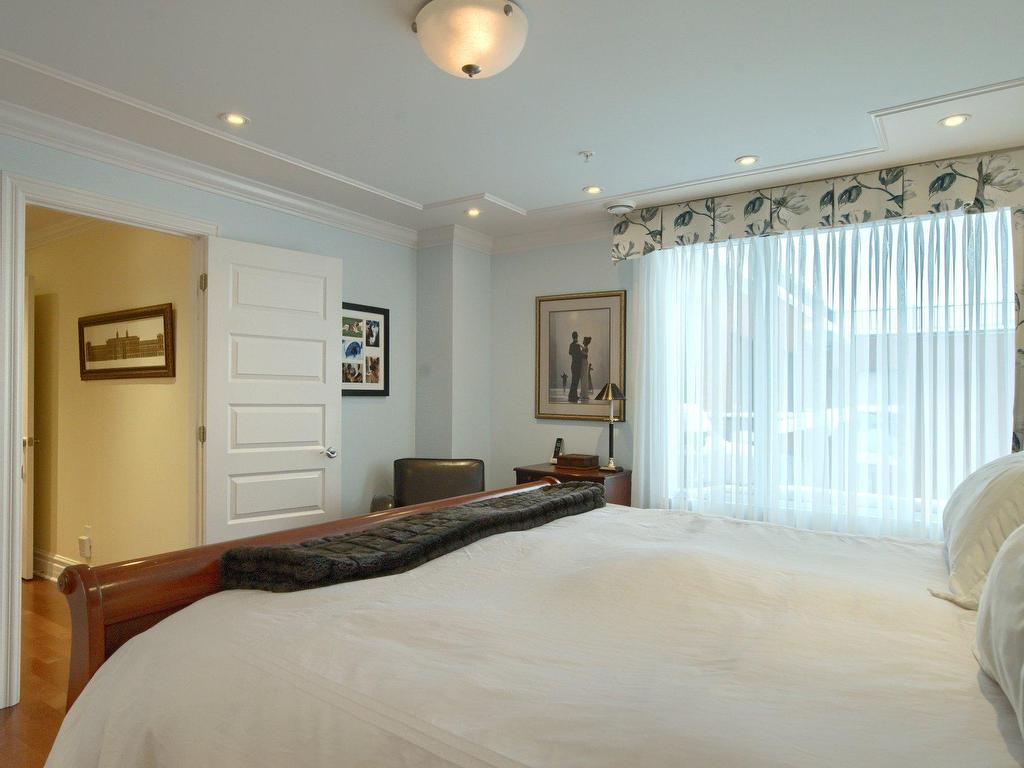 









375


Boul. Décarie

, PH8,
Montréal (Saint-Laurent),




QC
H4L0B4

