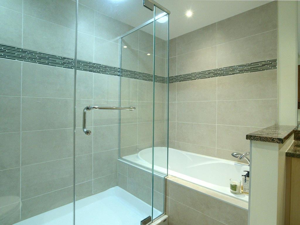 









375


Boul. Décarie

, PH8,
Montréal (Saint-Laurent),




QC
H4L0B4

