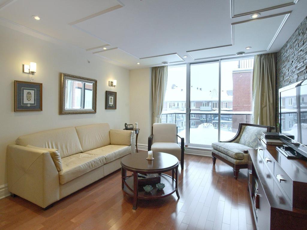 









375


Boul. Décarie

, PH8,
Montréal (Saint-Laurent),




QC
H4L0B4

