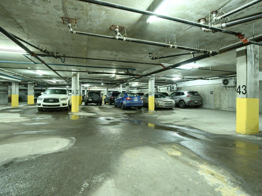 









375


Boul. Décarie

, PH8,
Montréal (Saint-Laurent),




QC
H4L0B4

