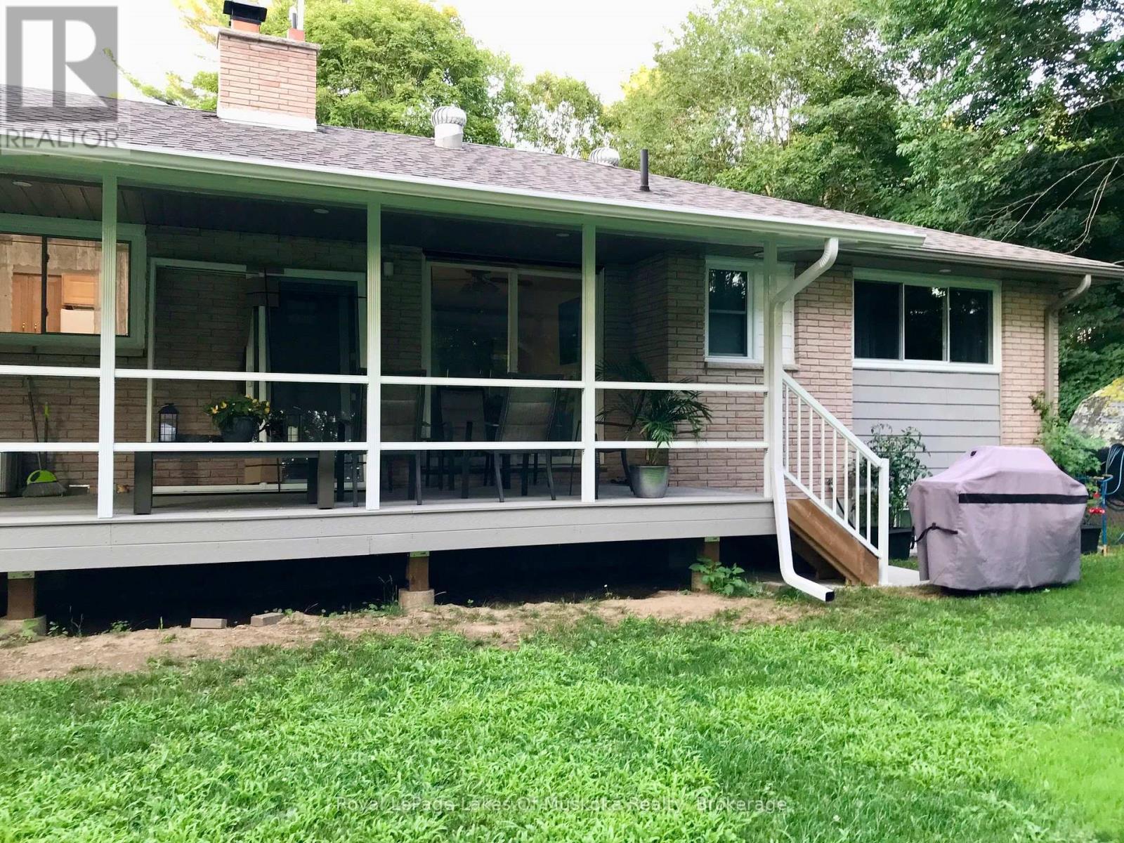 












105 WELLINGTON STREET S

,
Gravenhurst (Muskoka (S)),




Ontario
P1P1B2

