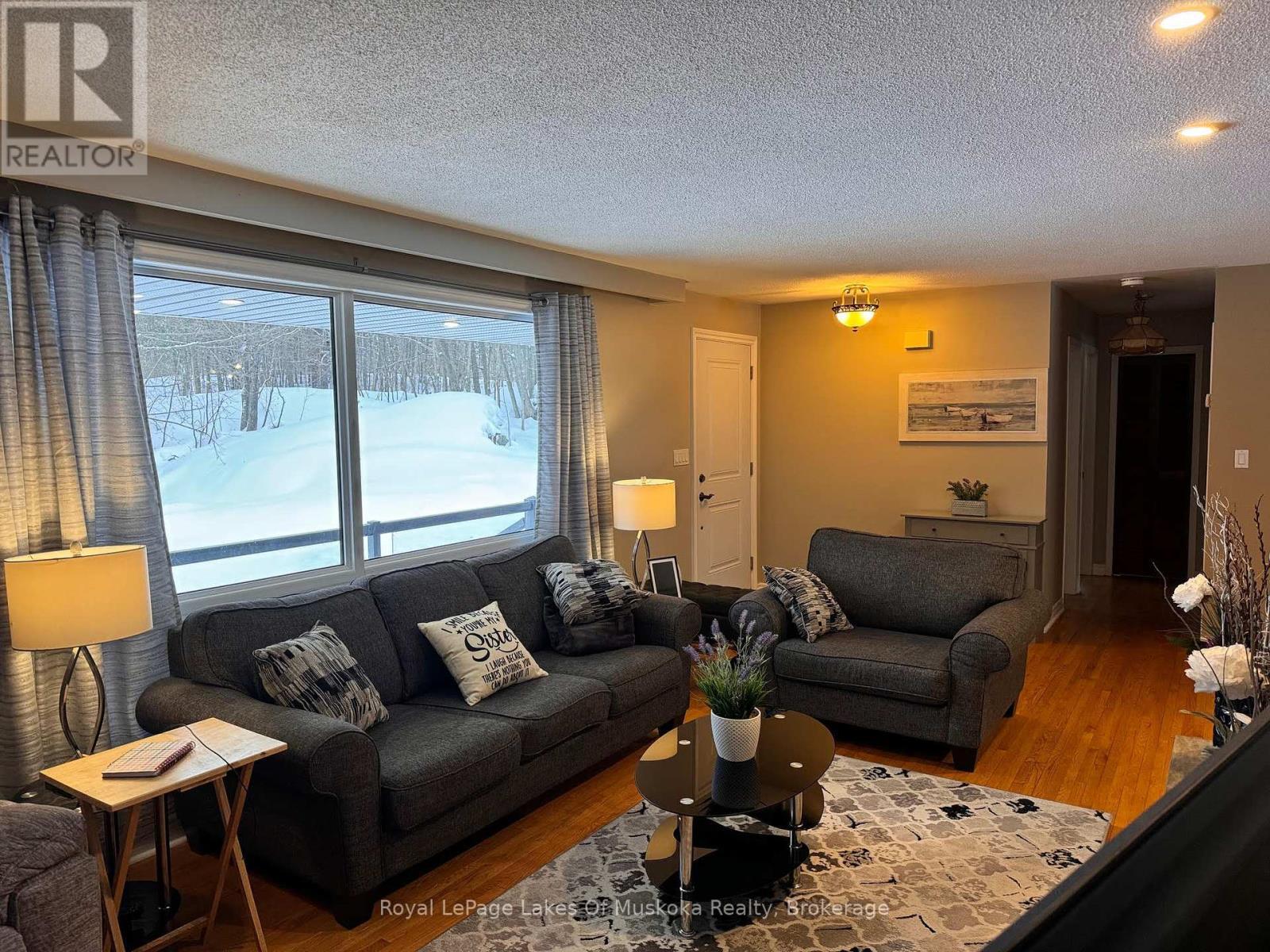 












105 WELLINGTON STREET S

,
Gravenhurst (Muskoka (S)),




Ontario
P1P1B2

