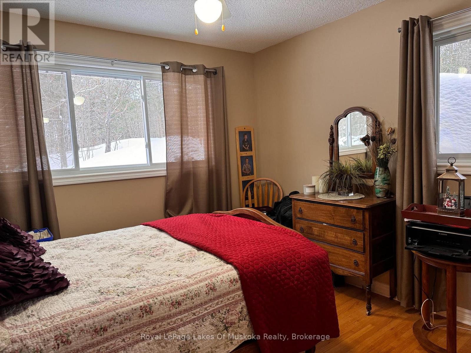 












105 WELLINGTON STREET S

,
Gravenhurst (Muskoka (S)),




Ontario
P1P1B2

