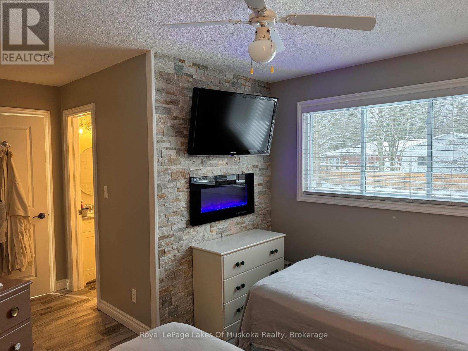 












105 WELLINGTON STREET S

,
Gravenhurst (Muskoka (S)),




Ontario
P1P1B2

