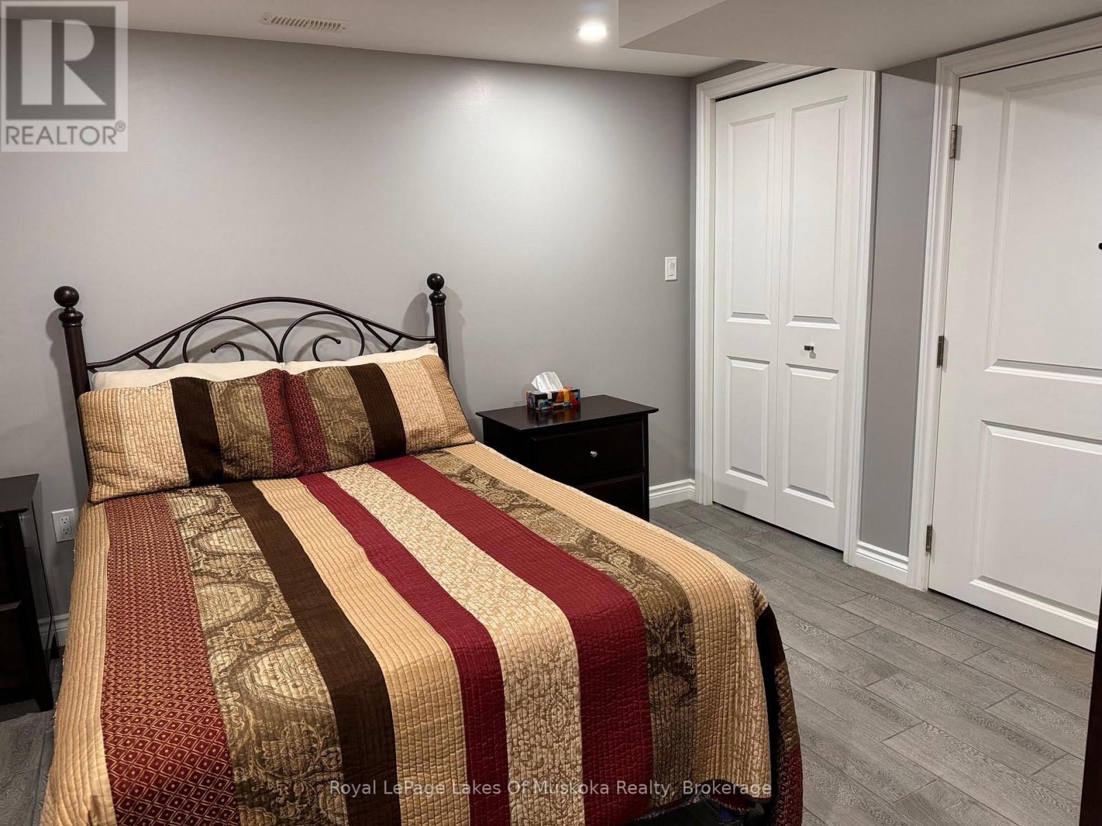 












105 WELLINGTON STREET S

,
Gravenhurst (Muskoka (S)),




Ontario
P1P1B2

