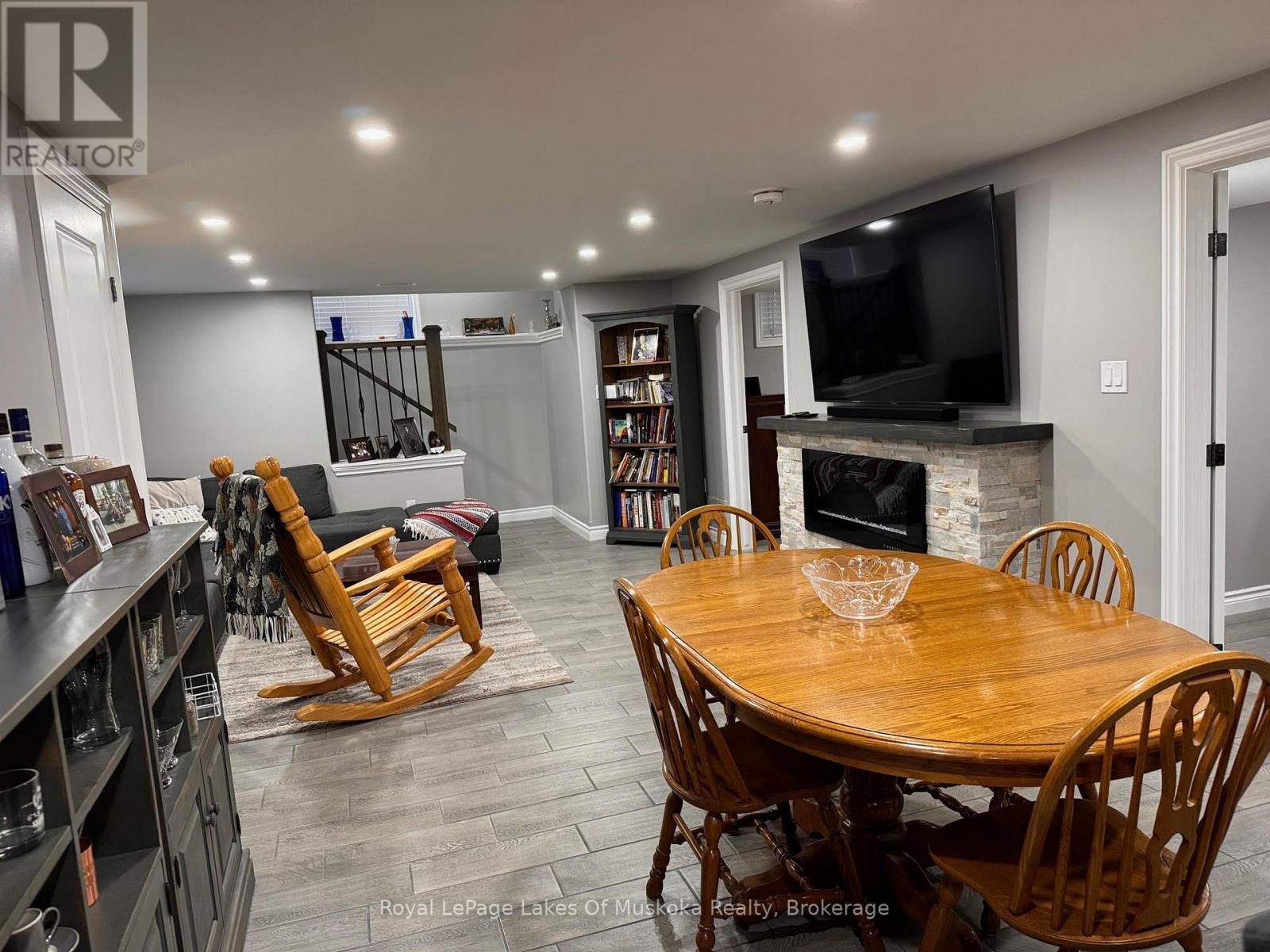 












105 WELLINGTON STREET S

,
Gravenhurst (Muskoka (S)),




Ontario
P1P1B2

