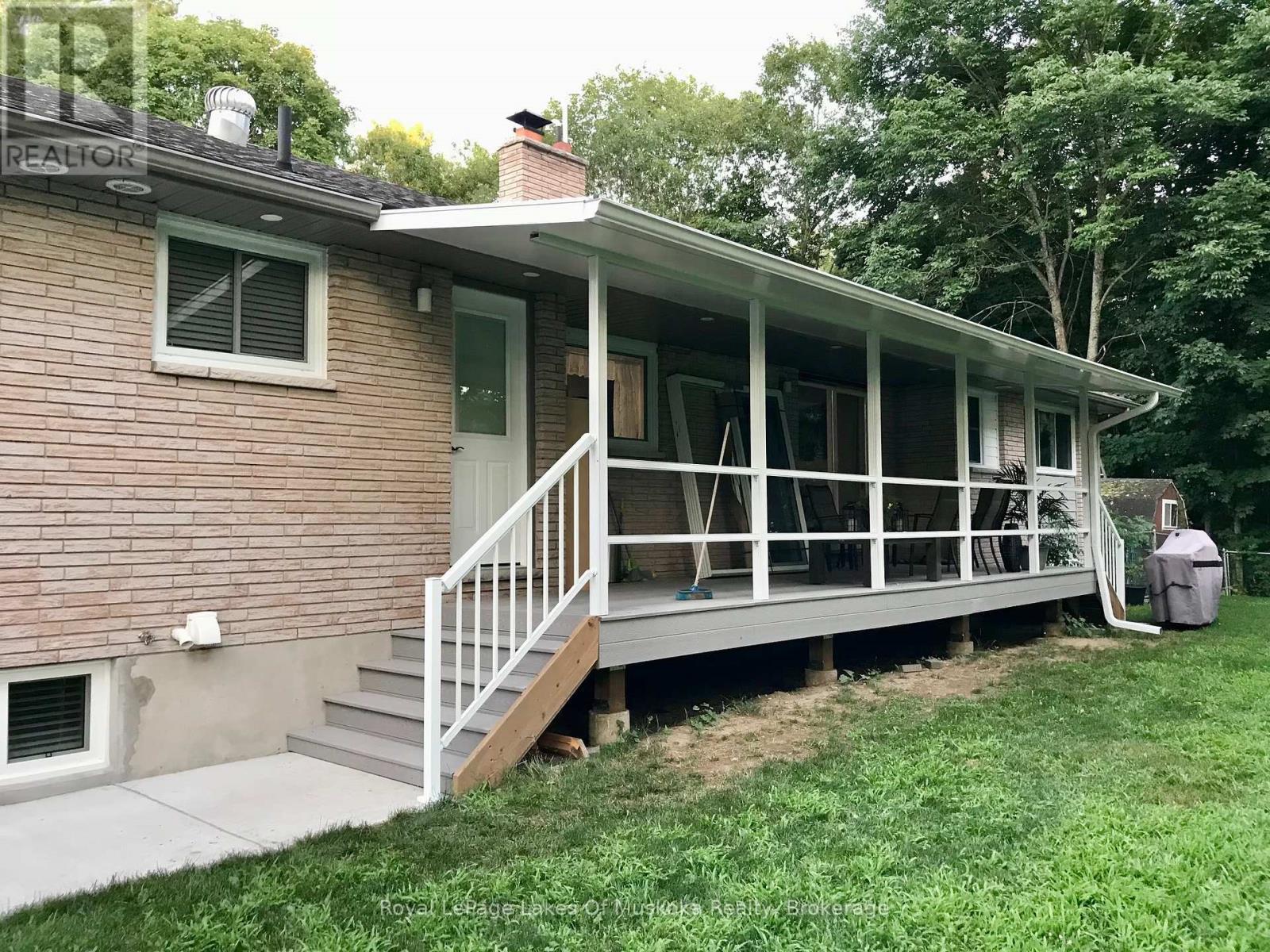 












105 WELLINGTON STREET S

,
Gravenhurst (Muskoka (S)),




Ontario
P1P1B2


