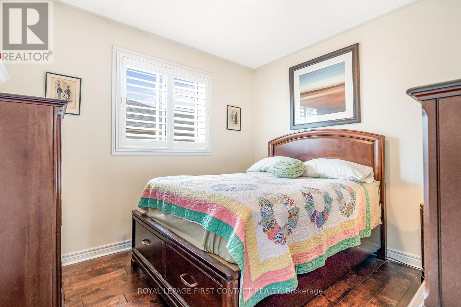 












112 CROMPTON DRIVE

,
Barrie,




Ontario
L4M6N9

