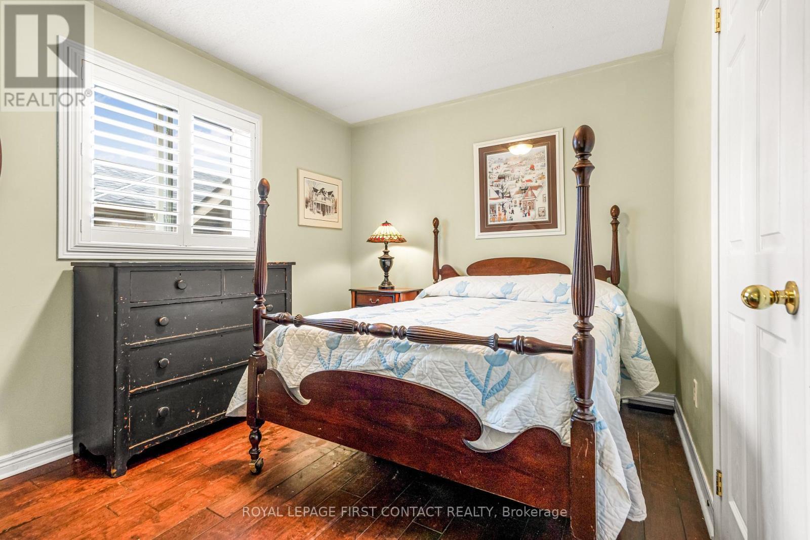 












112 CROMPTON DRIVE

,
Barrie,




Ontario
L4M6N9

