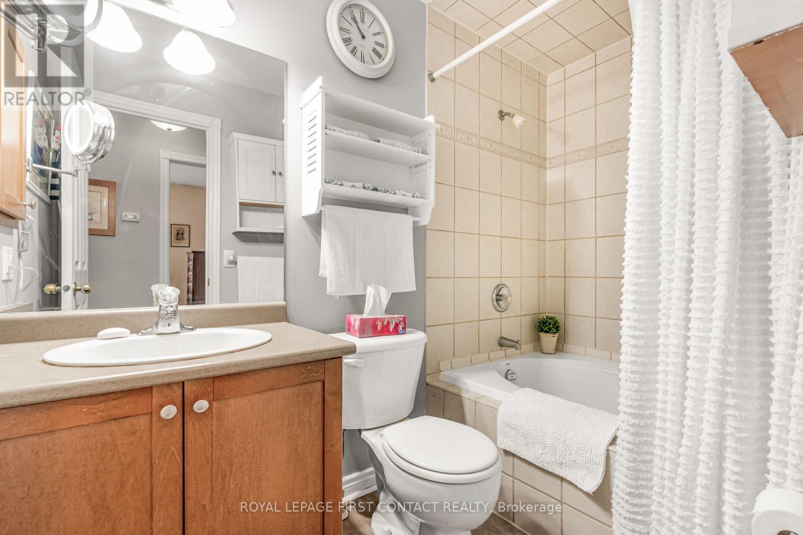 












112 CROMPTON DRIVE

,
Barrie,




Ontario
L4M6N9

