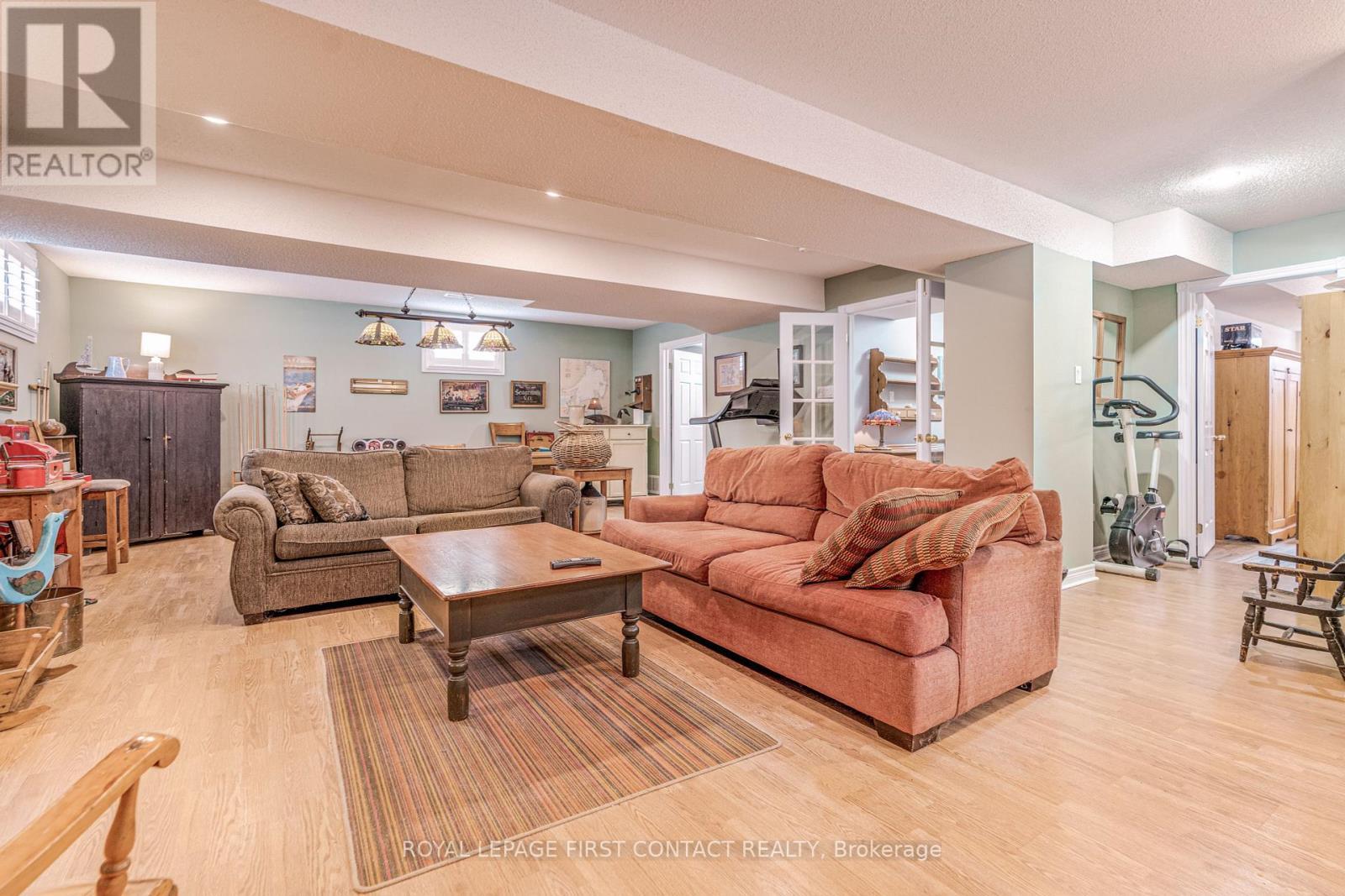 












112 CROMPTON DRIVE

,
Barrie,




Ontario
L4M6N9

