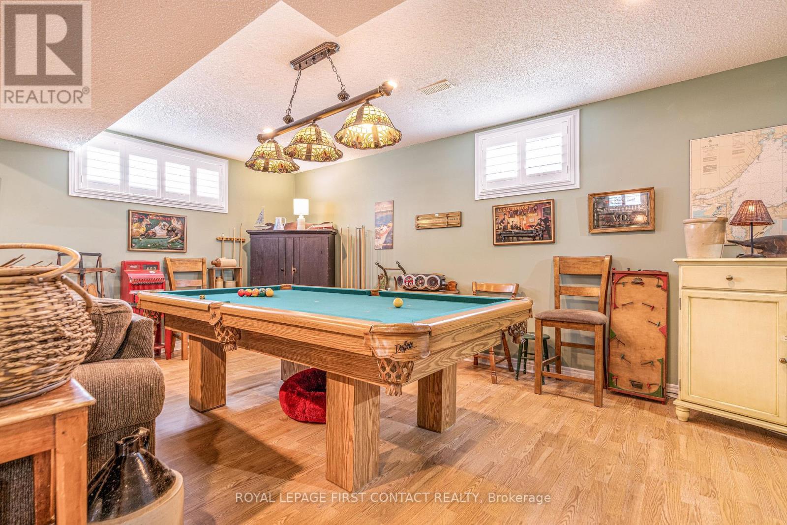 












112 CROMPTON DRIVE

,
Barrie,




Ontario
L4M6N9

