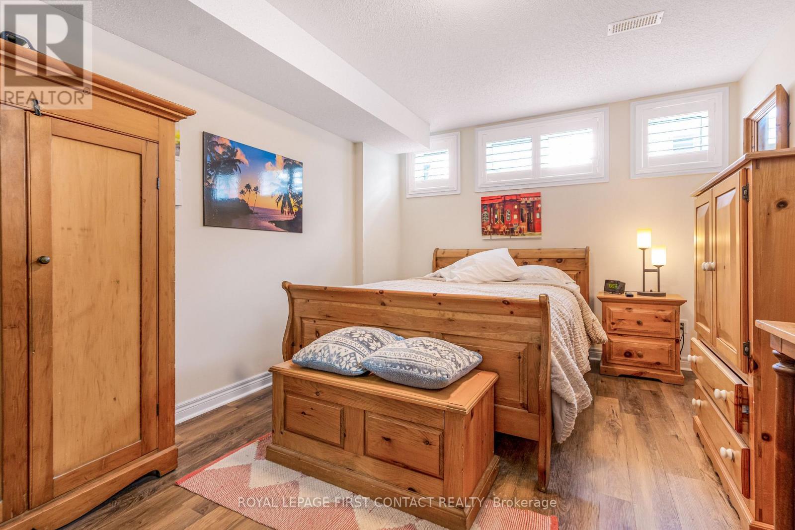 












112 CROMPTON DRIVE

,
Barrie,




Ontario
L4M6N9


