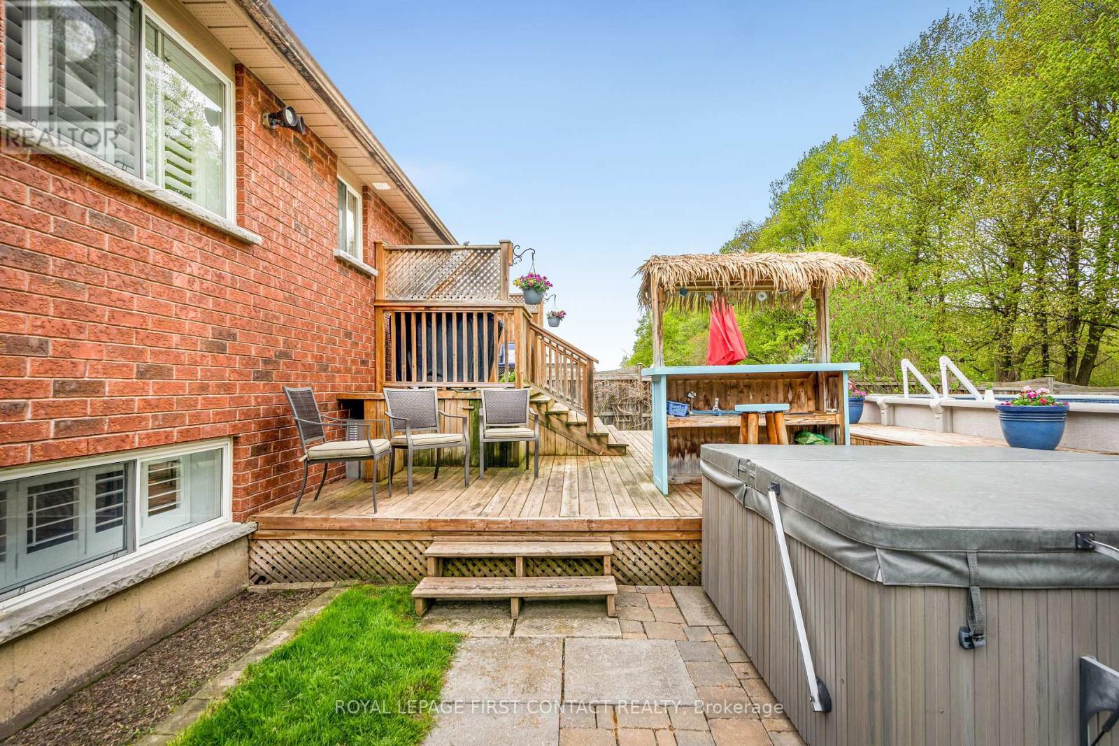 












112 CROMPTON DRIVE

,
Barrie,




Ontario
L4M6N9

