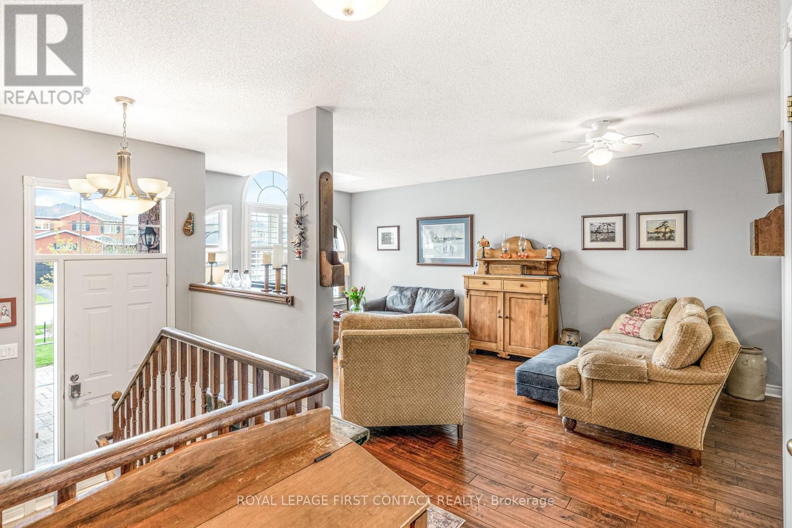 












112 CROMPTON DRIVE

,
Barrie,




Ontario
L4M6N9

