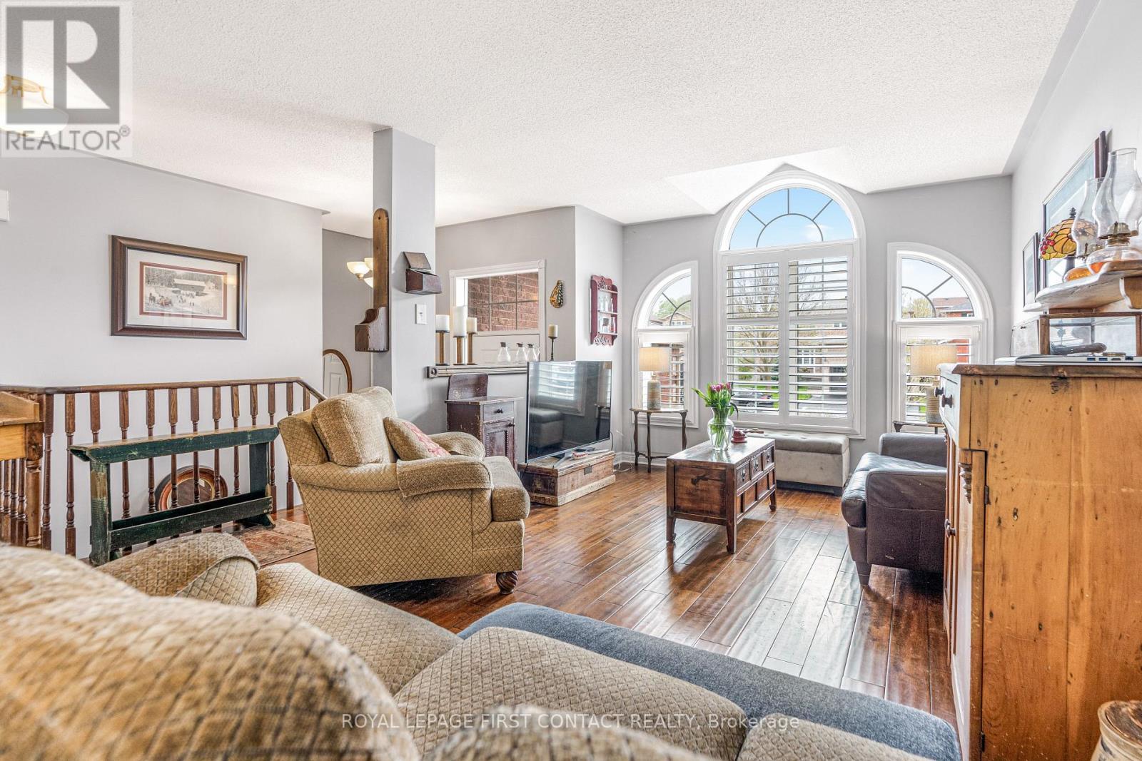 












112 CROMPTON DRIVE

,
Barrie,




Ontario
L4M6N9

