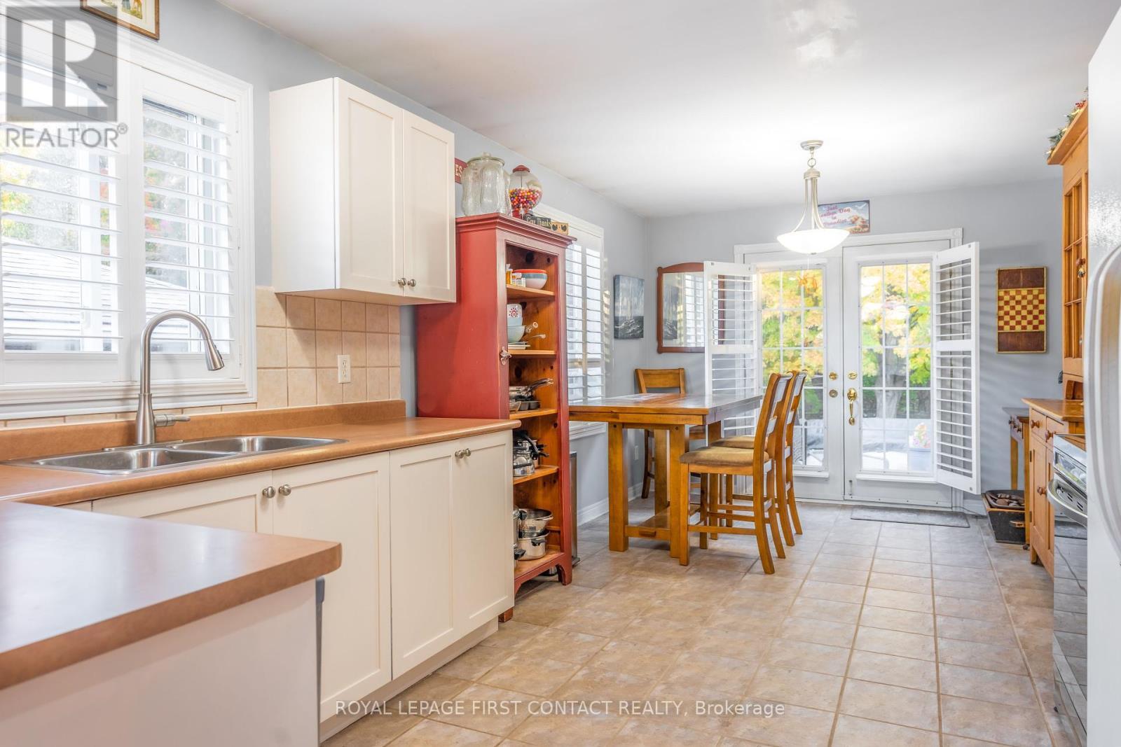 












112 CROMPTON DRIVE

,
Barrie,




Ontario
L4M6N9

