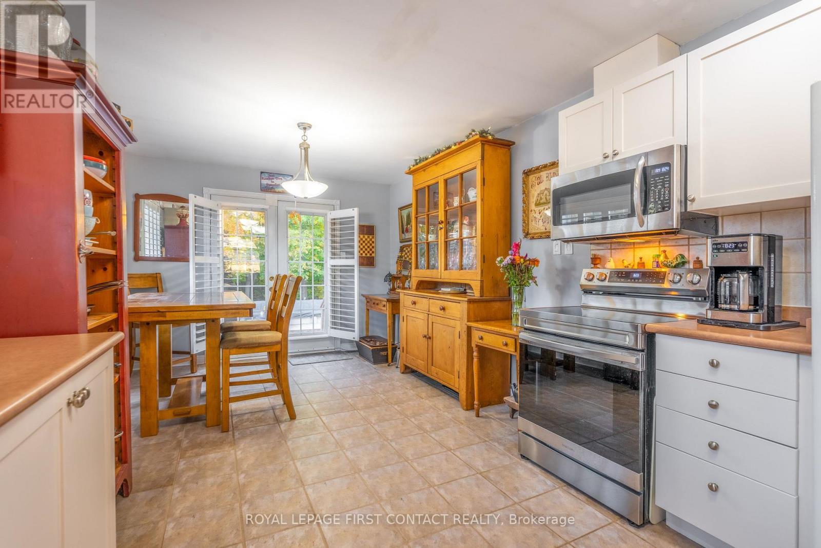 












112 CROMPTON DRIVE

,
Barrie,




Ontario
L4M6N9

