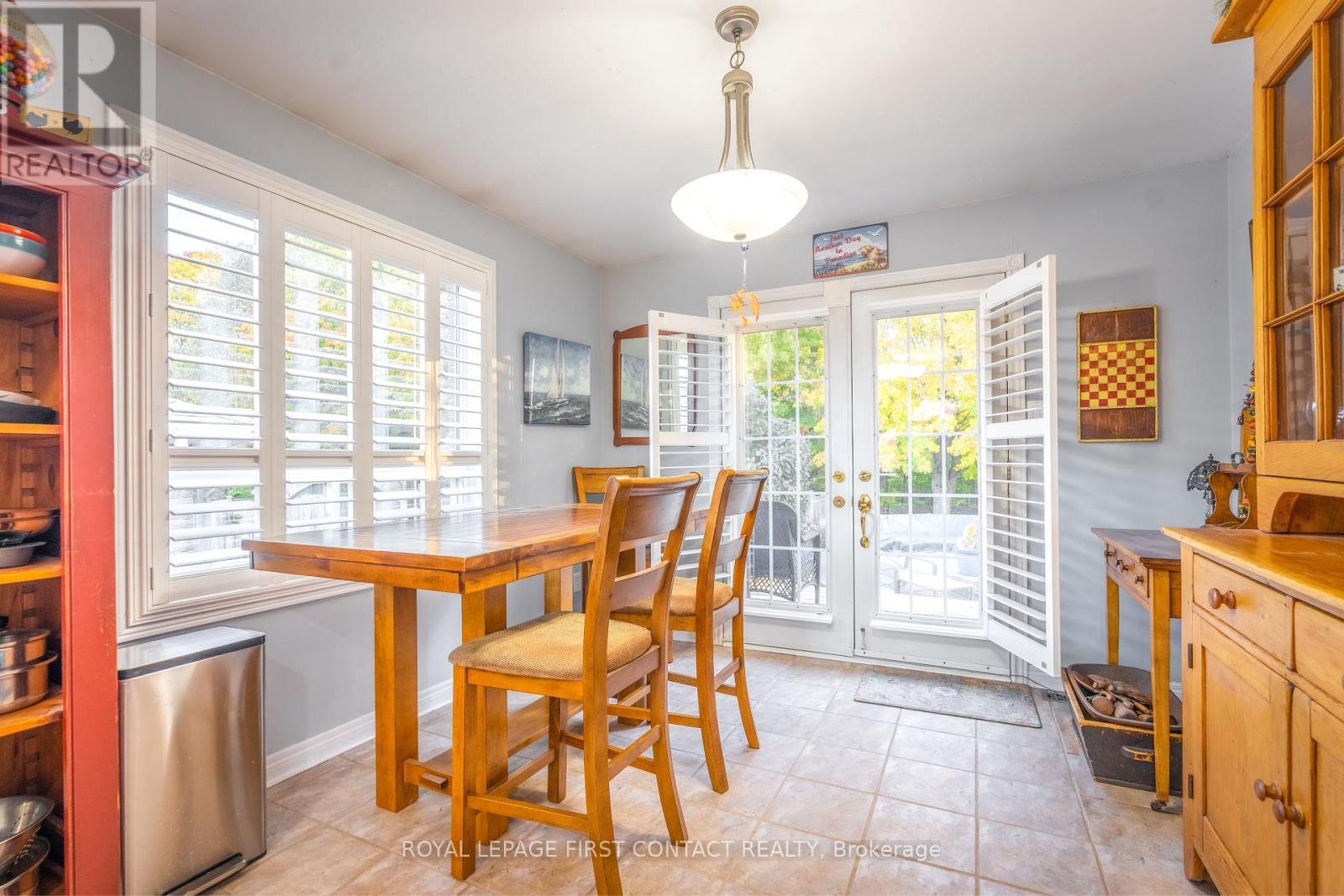 












112 CROMPTON DRIVE

,
Barrie,




Ontario
L4M6N9

