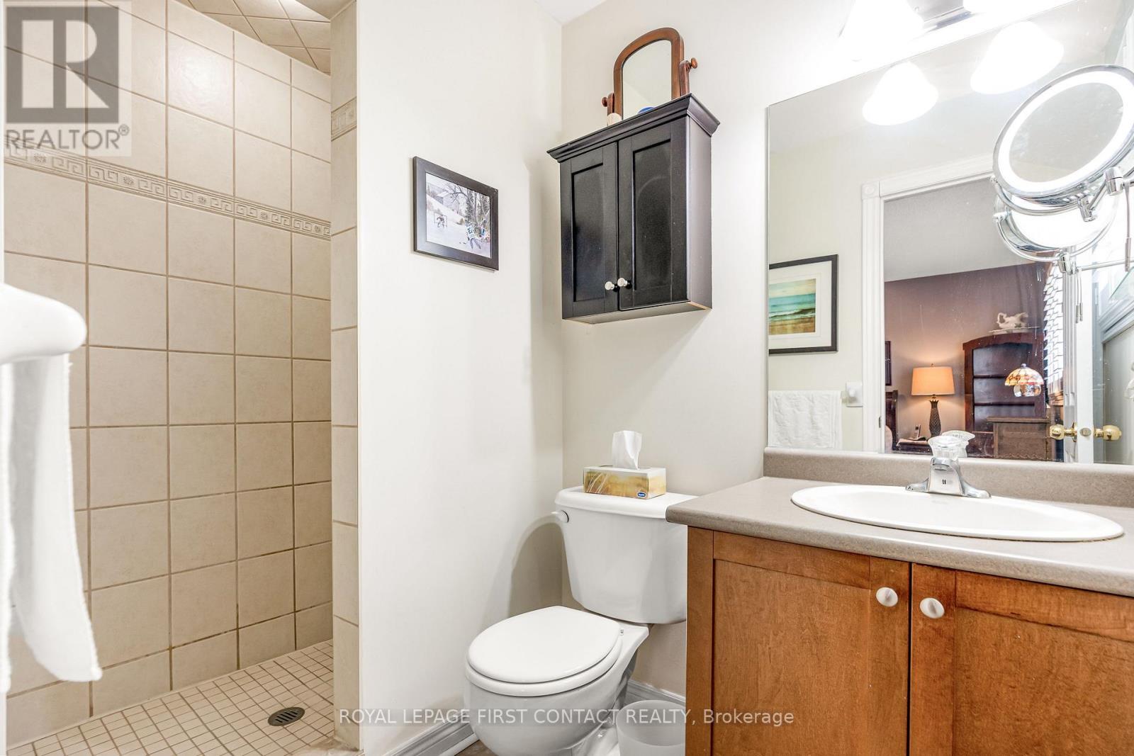 












112 CROMPTON DRIVE

,
Barrie,




Ontario
L4M6N9

