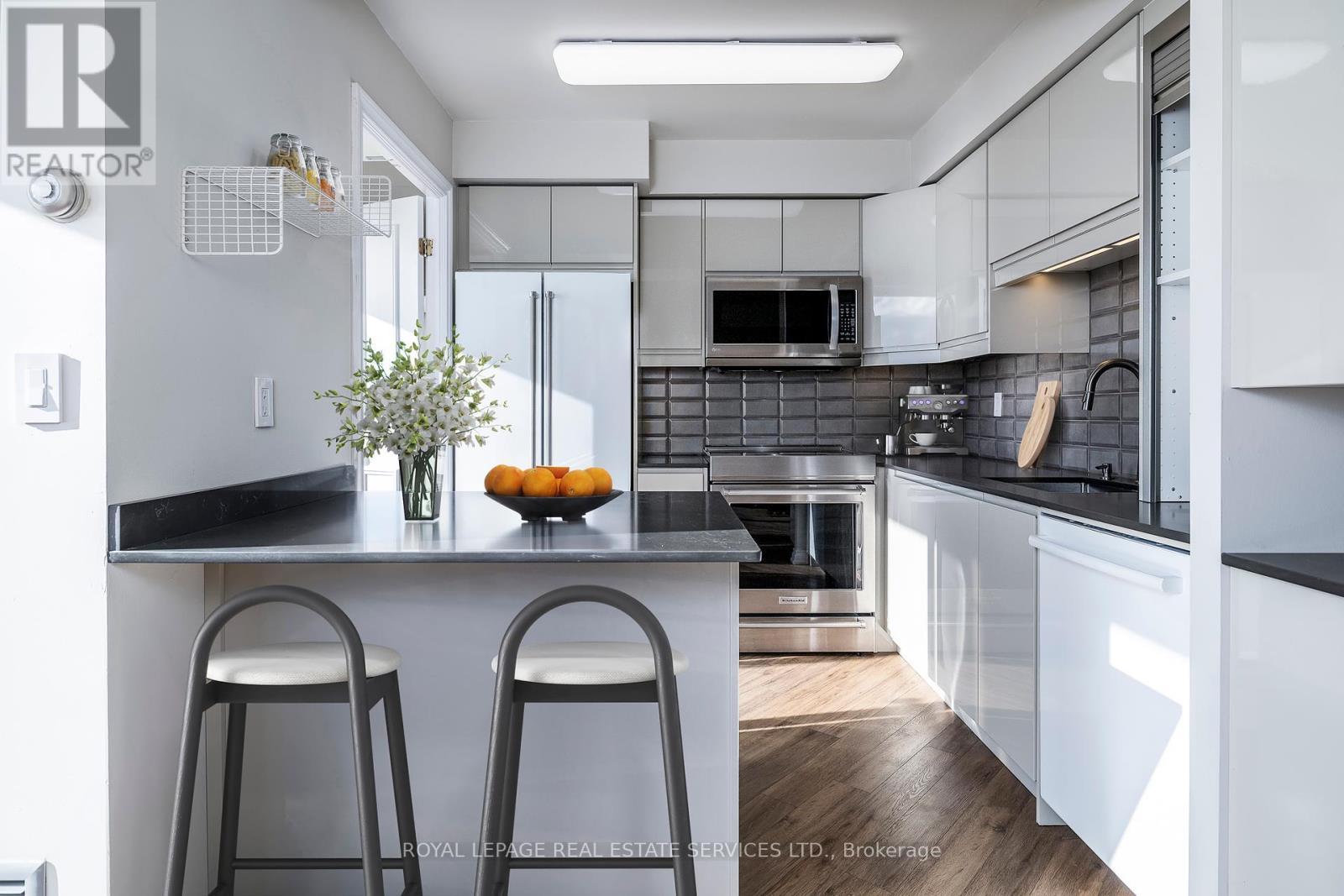 












804 - 1 PALACE PIER COURT

,
Toronto,




Ontario
M8V3W9

