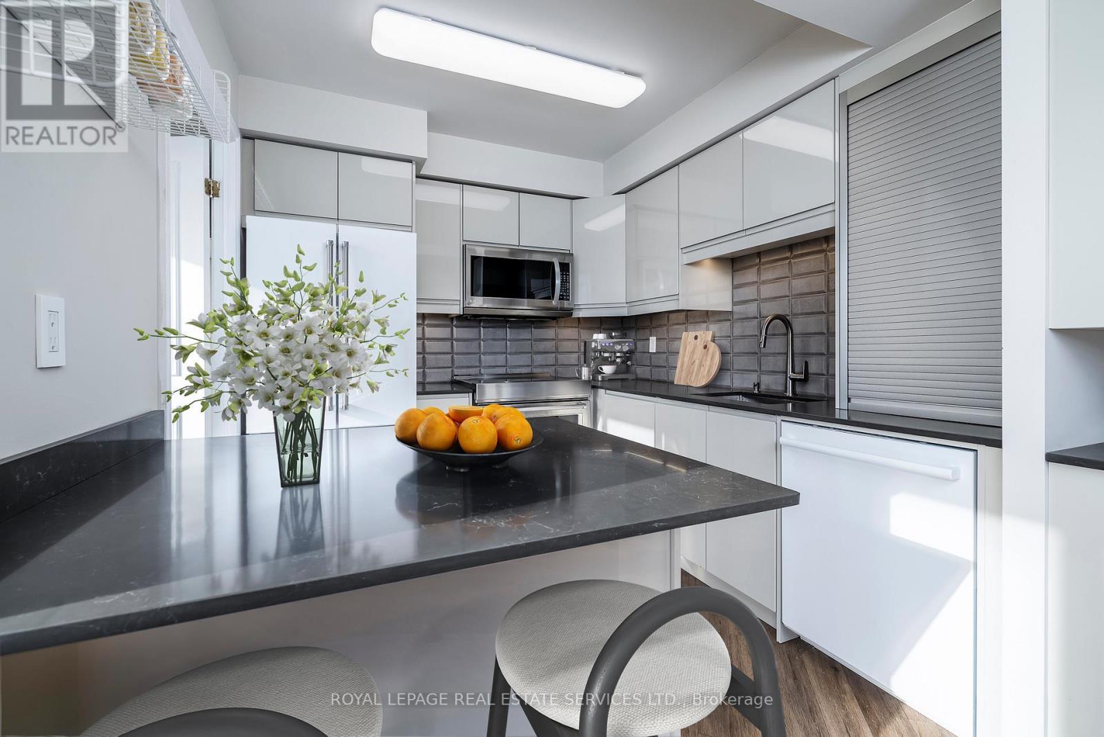 












804 - 1 PALACE PIER COURT

,
Toronto,




Ontario
M8V3W9

