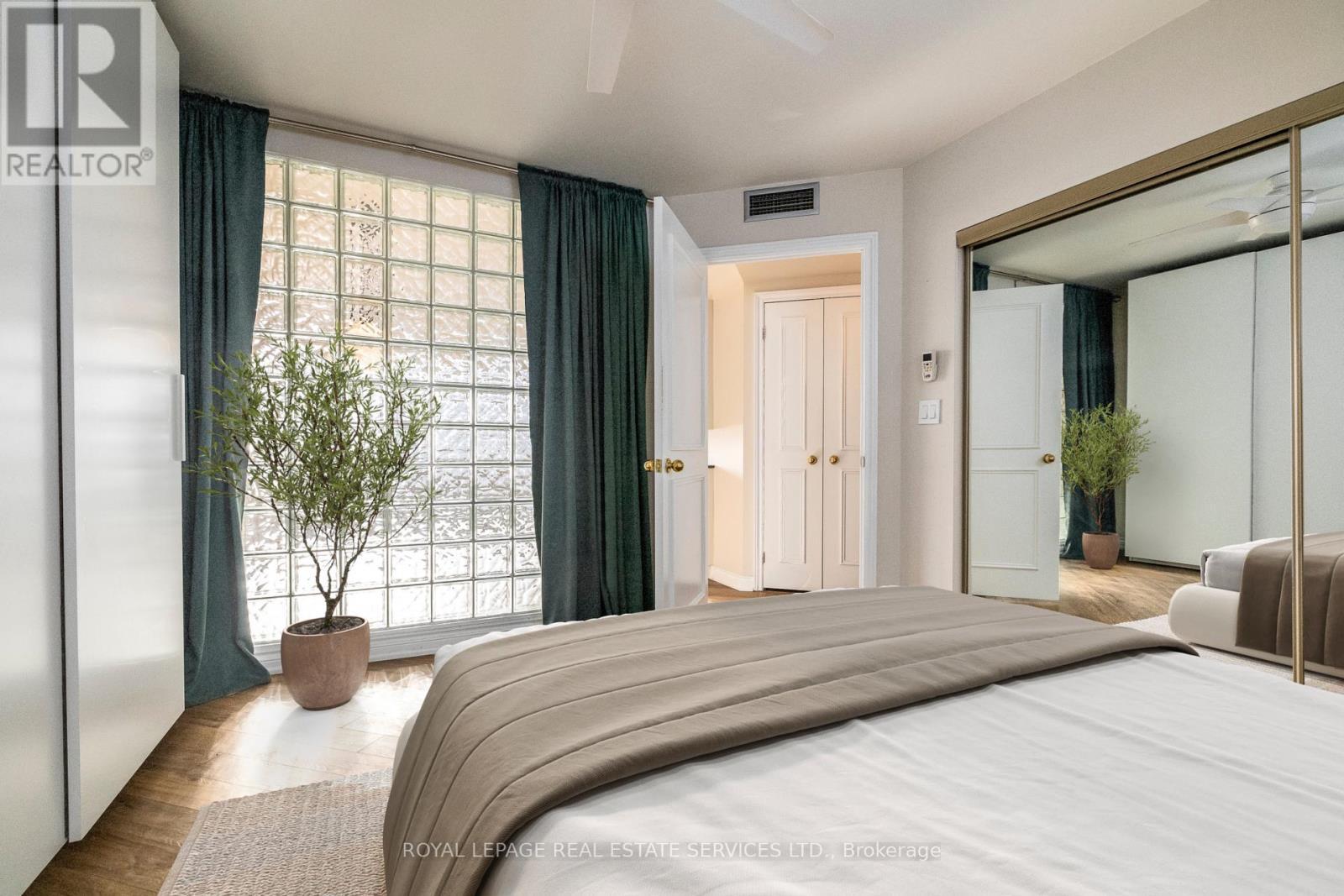 












804 - 1 PALACE PIER COURT

,
Toronto,




Ontario
M8V3W9


