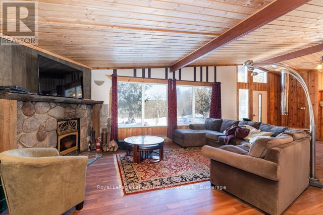 












1524 HEKKLA ROAD

,
Muskoka Lakes (Cardwell),




Ontario
P0C1J0

