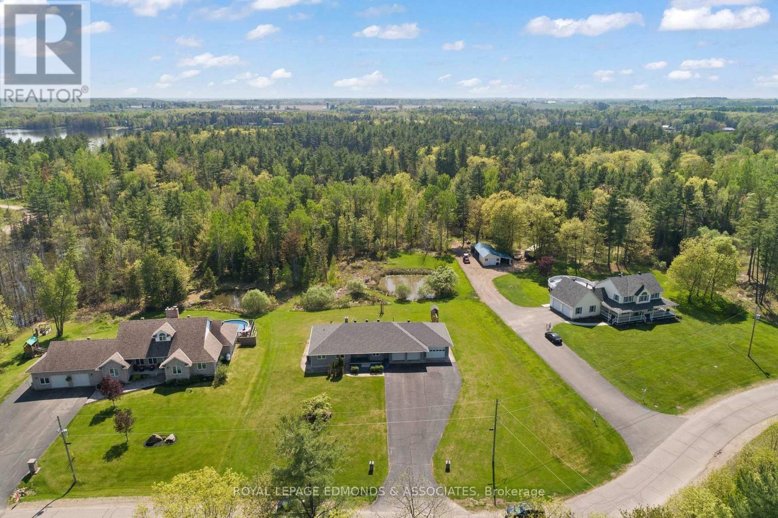 












40 BLUE DANUBE WAY

,
Laurentian Valley,




Ontario
K8A6W2

