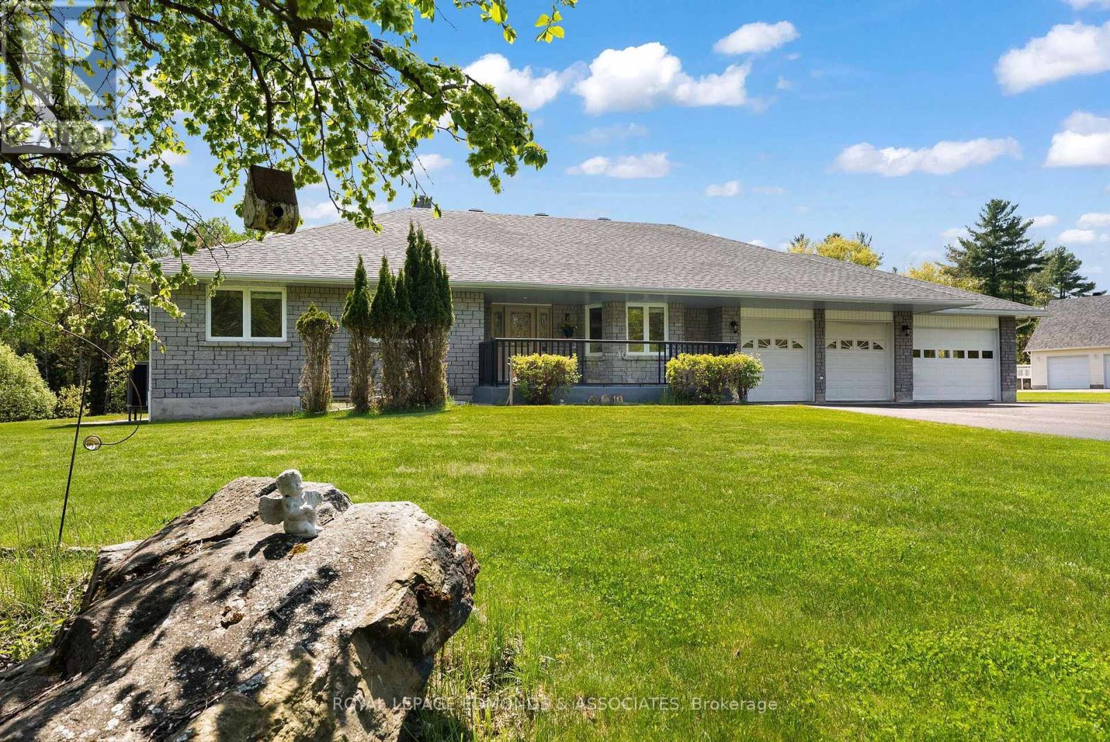 












40 BLUE DANUBE WAY

,
Laurentian Valley,




Ontario
K8A6W2


