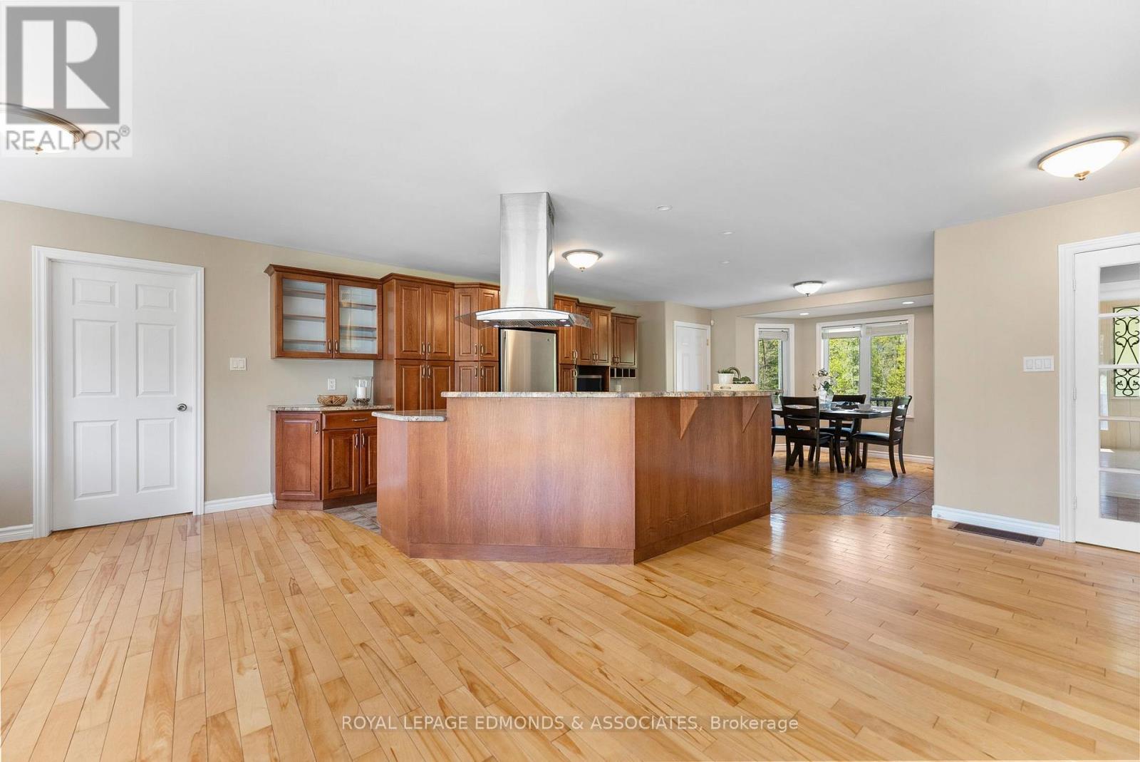 












40 BLUE DANUBE WAY

,
Laurentian Valley,




Ontario
K8A6W2

