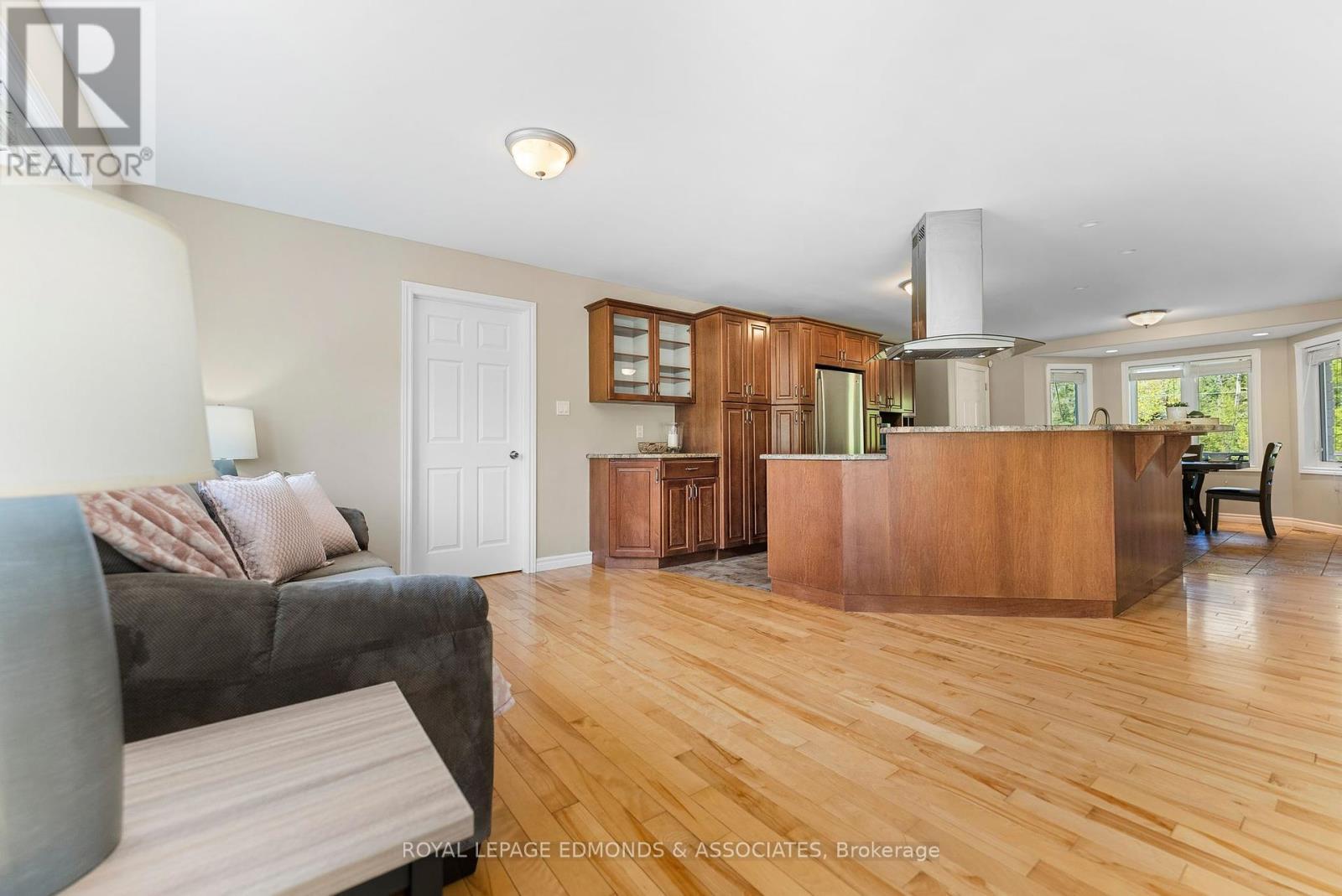 












40 BLUE DANUBE WAY

,
Laurentian Valley,




Ontario
K8A6W2

