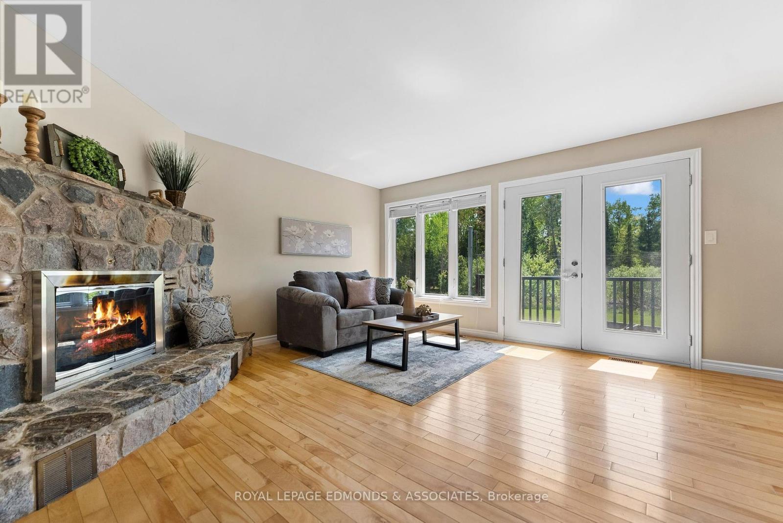 












40 BLUE DANUBE WAY

,
Laurentian Valley,




Ontario
K8A6W2

